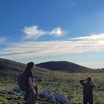 Il raro fenomeno delle nubi iridescenti